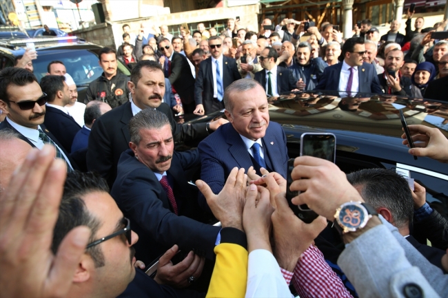 Cumhurbaşkanı Erdoğan, vatandaşlarla sohbet etti